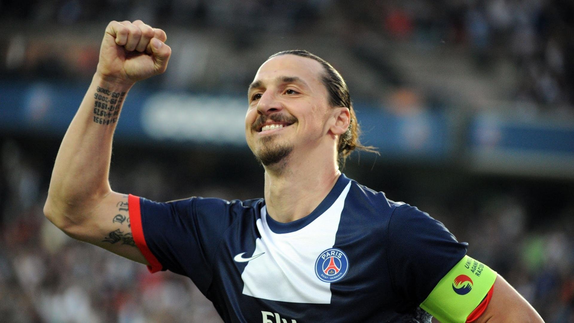 比赛前教练组反复推演战术确保每位球员明确角色与站位，比赛前教练在排兵布阵时的想法是